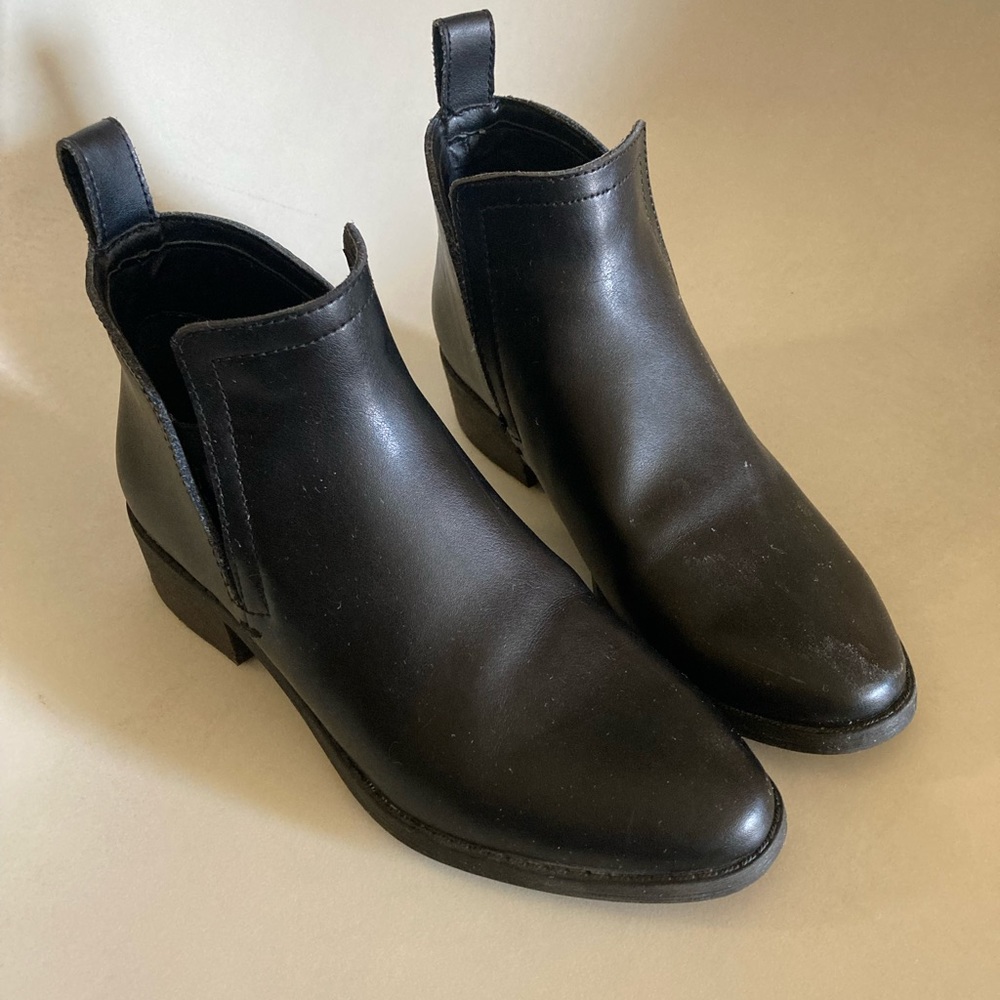 Dolce Vita Black Ankle Boot Size 5